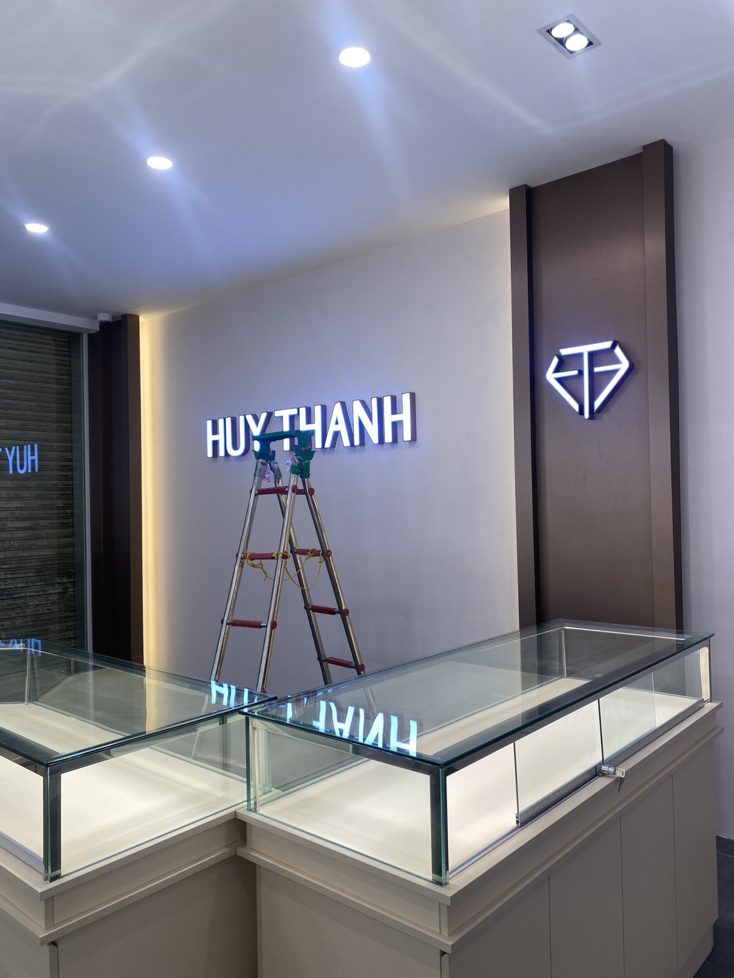 SHOWROOM HUY THANH JEWELRY QUANG TRUNG