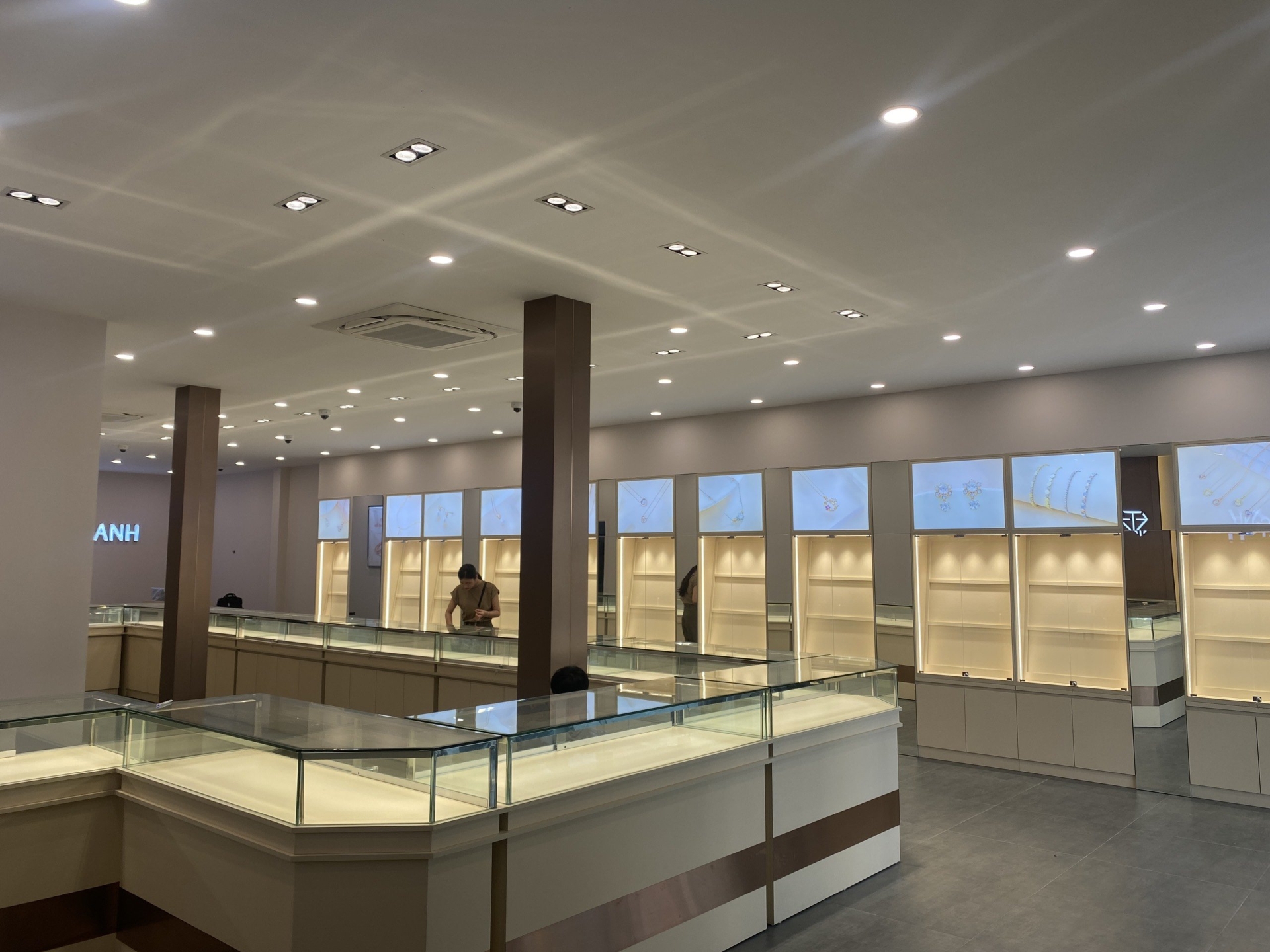 SHOWROOM HUY THANH JEWELRY QUANG TRUNG